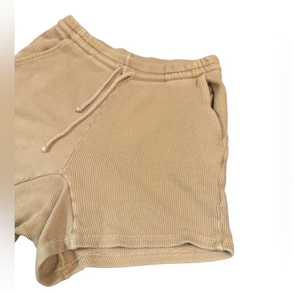 Donni. Ribbed Shorts in Camel Size XS - Picture 5 of 9